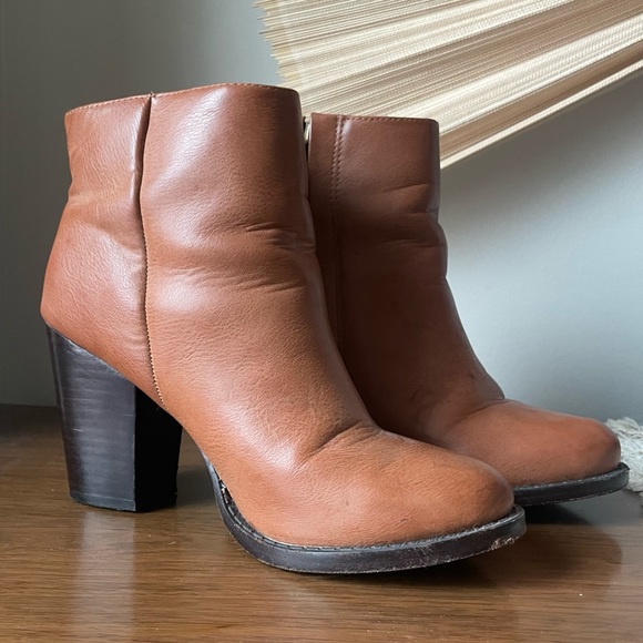 Women’s Brown Leather Heeled Boots - Picture 2 of 12